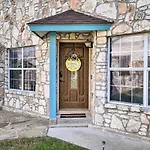 San Antonio Retreat With Pool, Close To Seaworld!