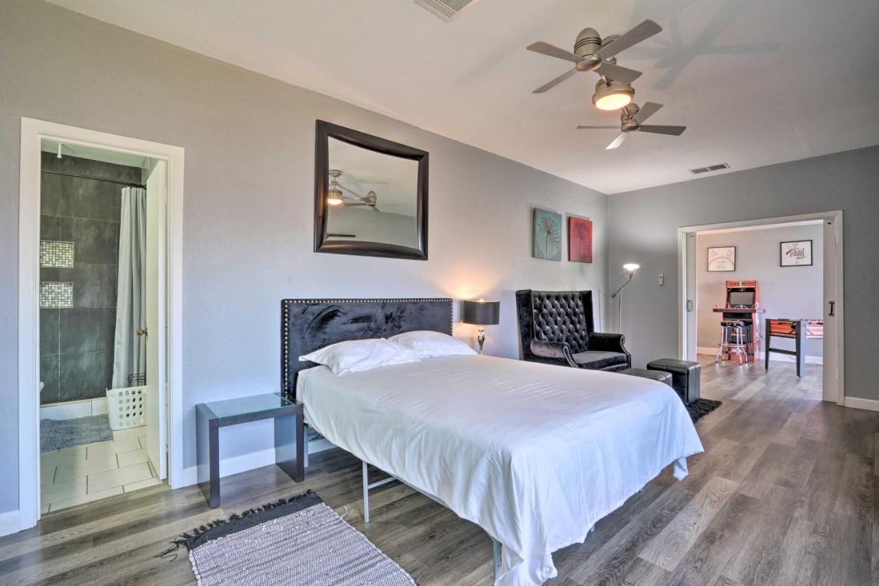 Сasa de vacaciones Retreat With Pool, Close To Seaworld! *