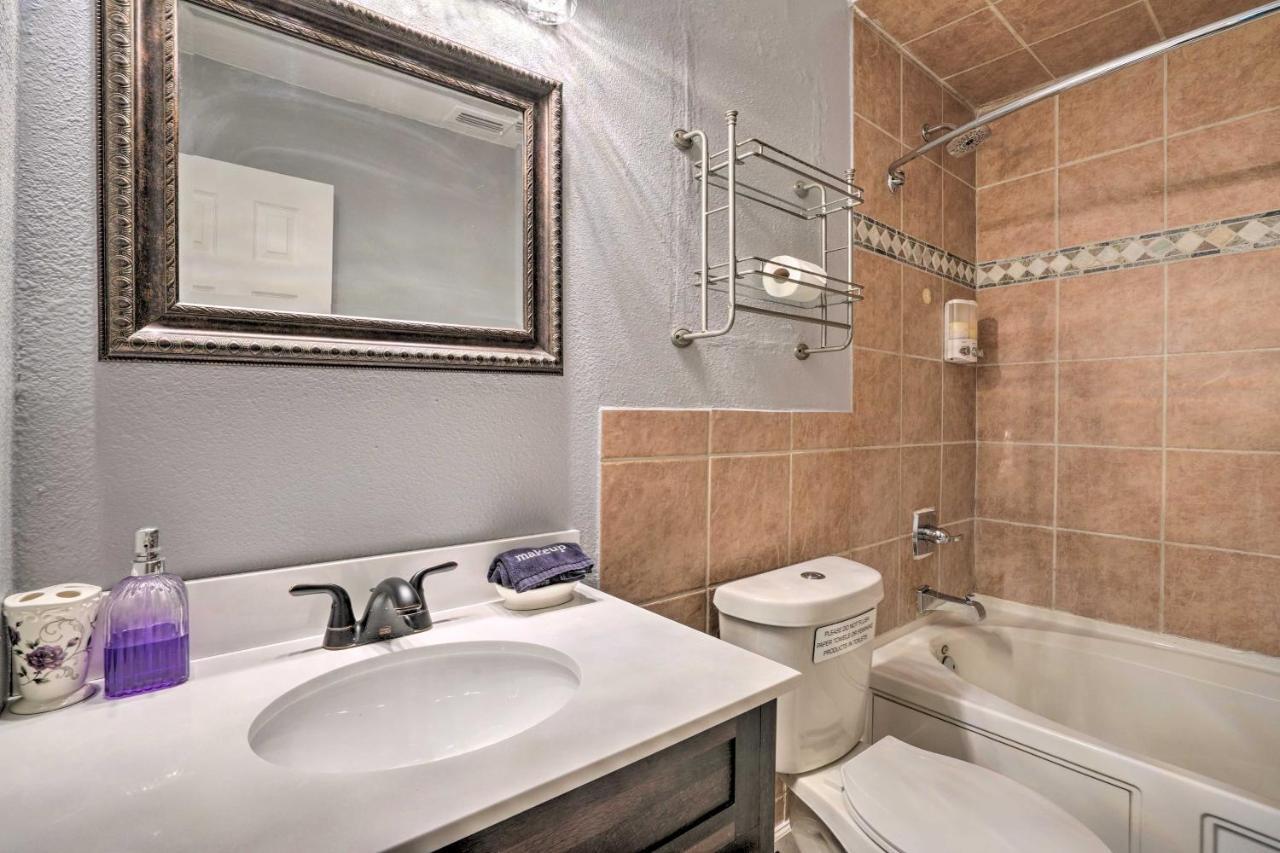 Сasa de vacaciones Retreat With Pool, Close To Seaworld!